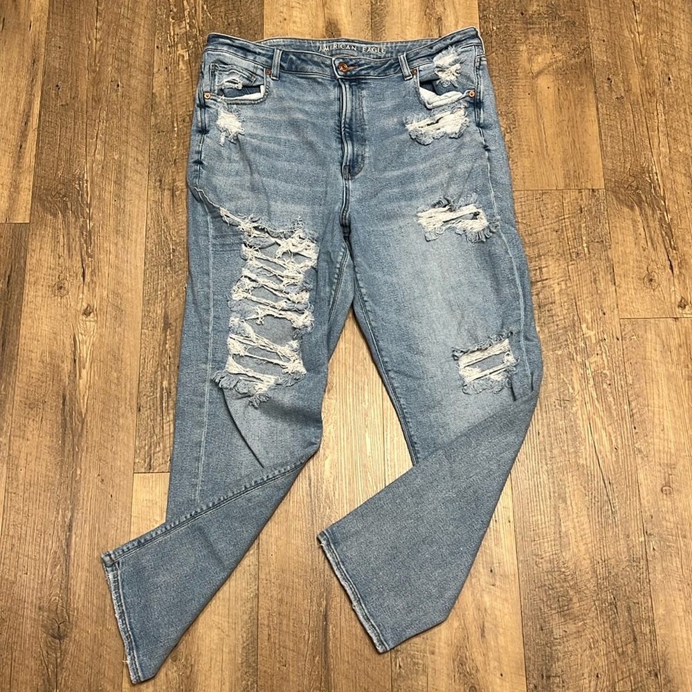 American Eagle 🦅 Size 18 Long, Super Distressed Mom Jeans, GUC 💙